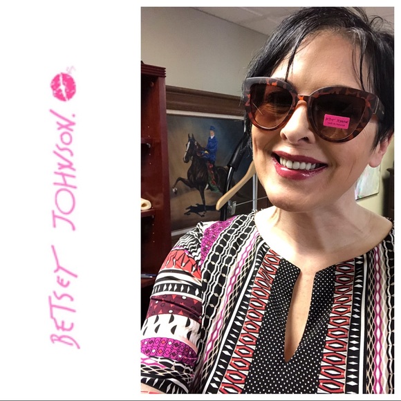 NEW BETSEY JOHNSON LEOPARD SUNGLASSES - Picture 6 of 7